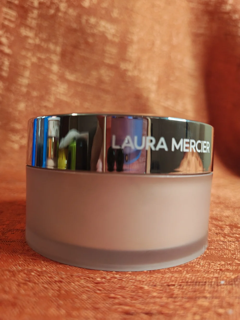 laura mercier Translucent Setting Powder - Soft Pink Jar with Silver Lid